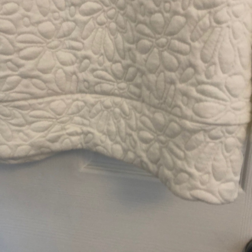 🖐 White quilted Dressbarn Scuba Hoodie - Picture 6 of 8